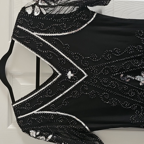 NWOT FLAPPER DRESS WITH acessories Elegant Black and Silver Beaded Dress. - Picture 2 of 8